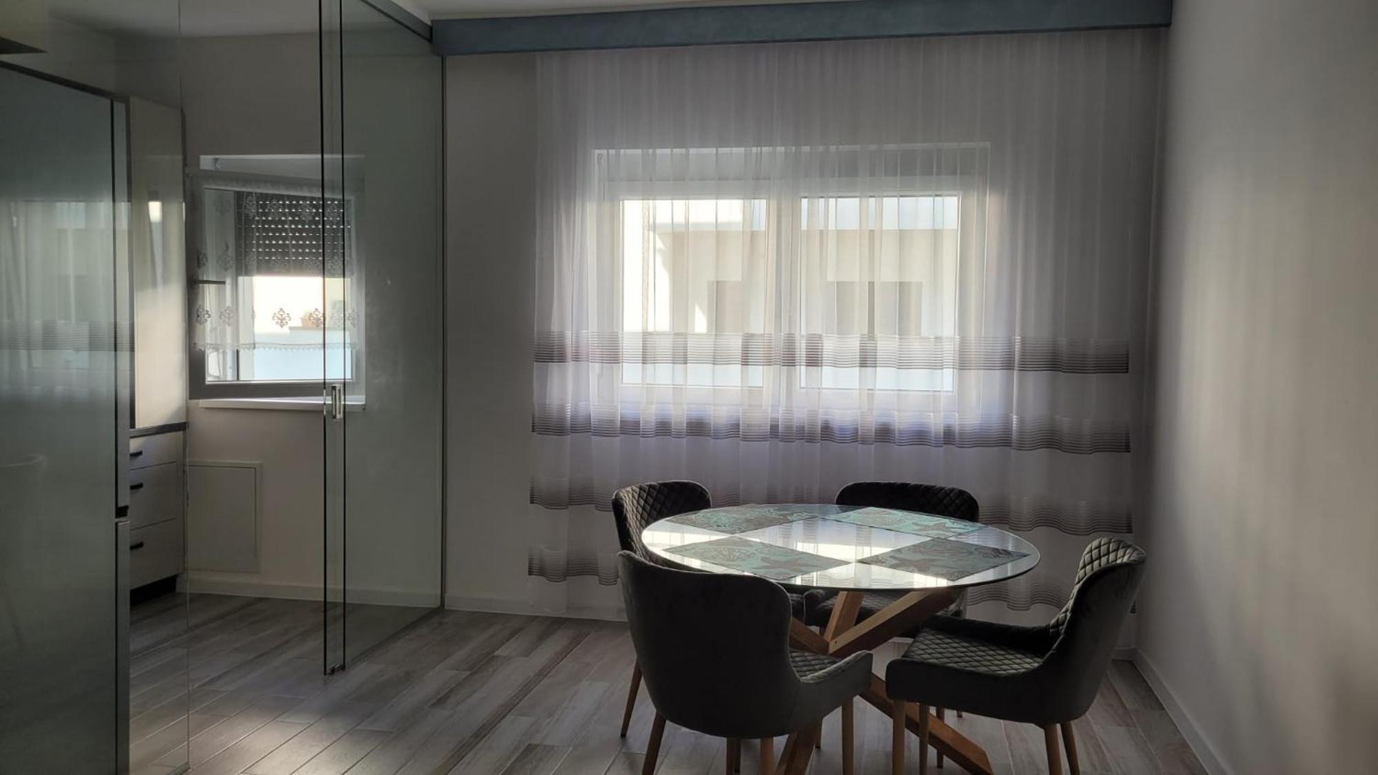 Monospace Apartment *